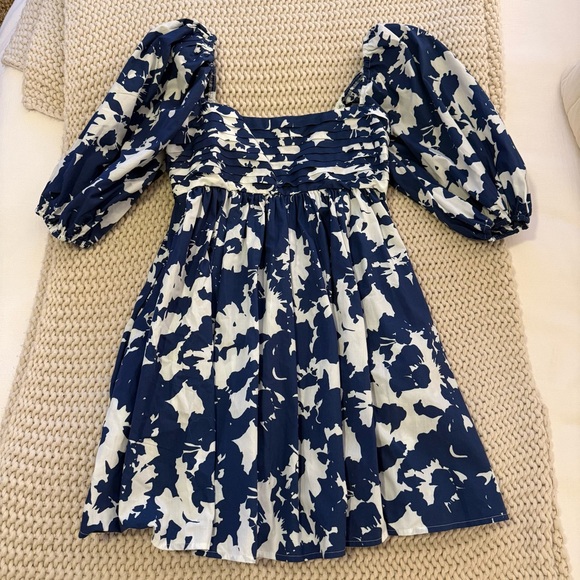 Abercrombie & Fitch Dresses & Skirts - Abercrombie & Fitch Navy and White Dress